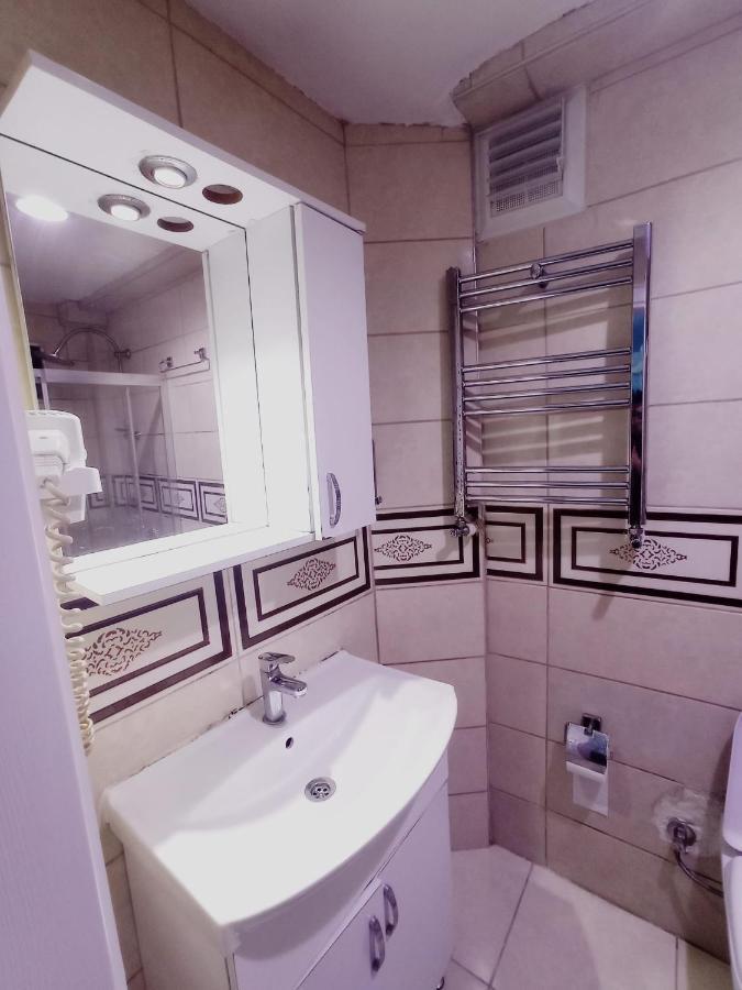 Armis Hostel Istanbul Bagian luar foto