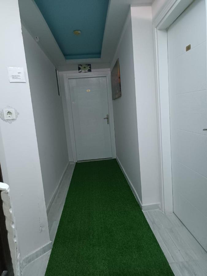 Armis Hostel Istanbul Bagian luar foto