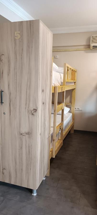 Armis Hostel Istanbul Bagian luar foto