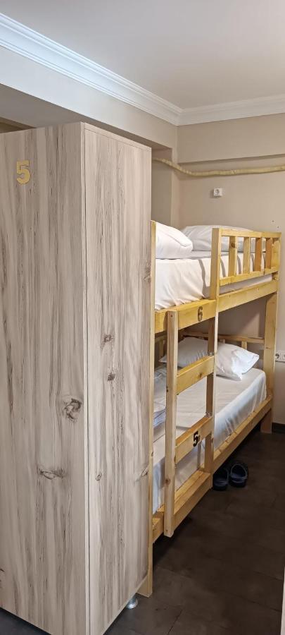 Armis Hostel Istanbul Bagian luar foto