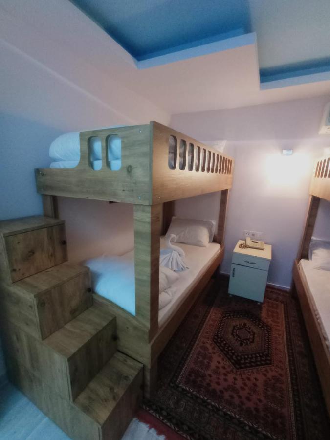 Armis Hostel Istanbul Bagian luar foto