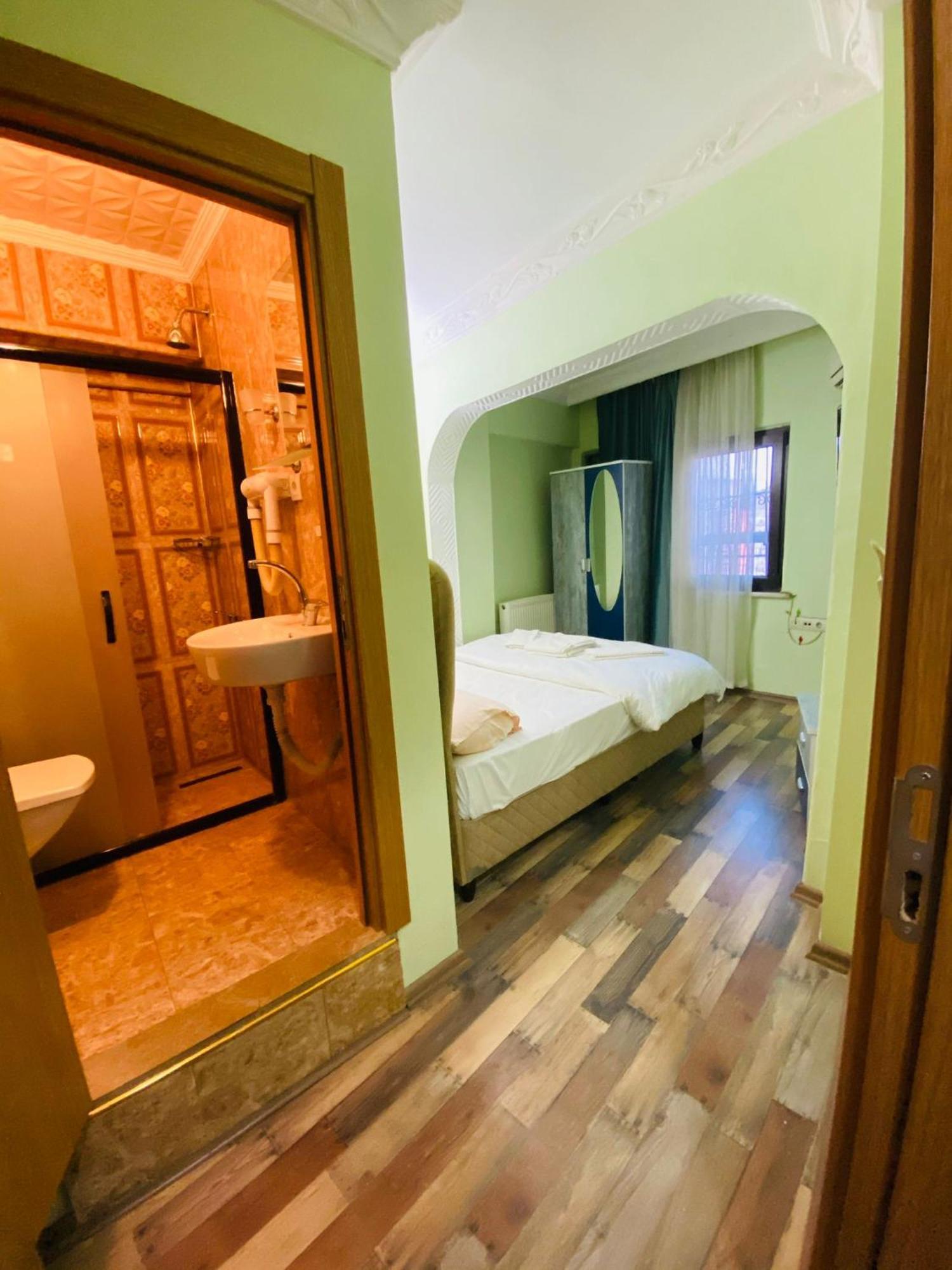 Armis Hostel Istanbul Bagian luar foto